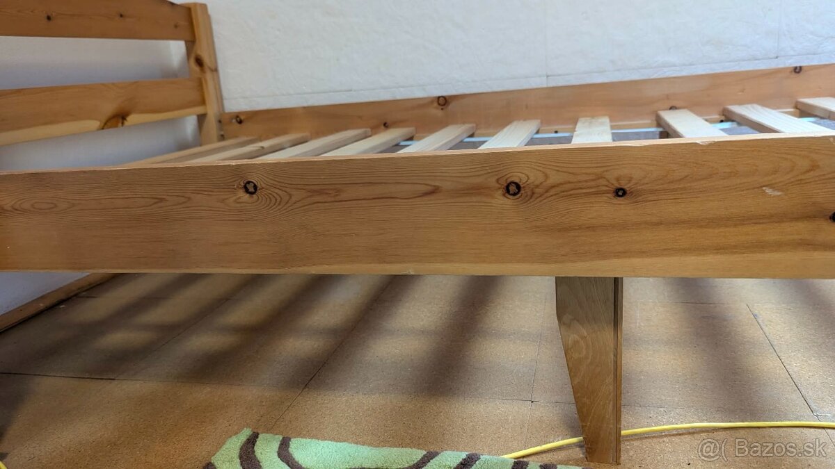 Darujem posteľ masív - 2