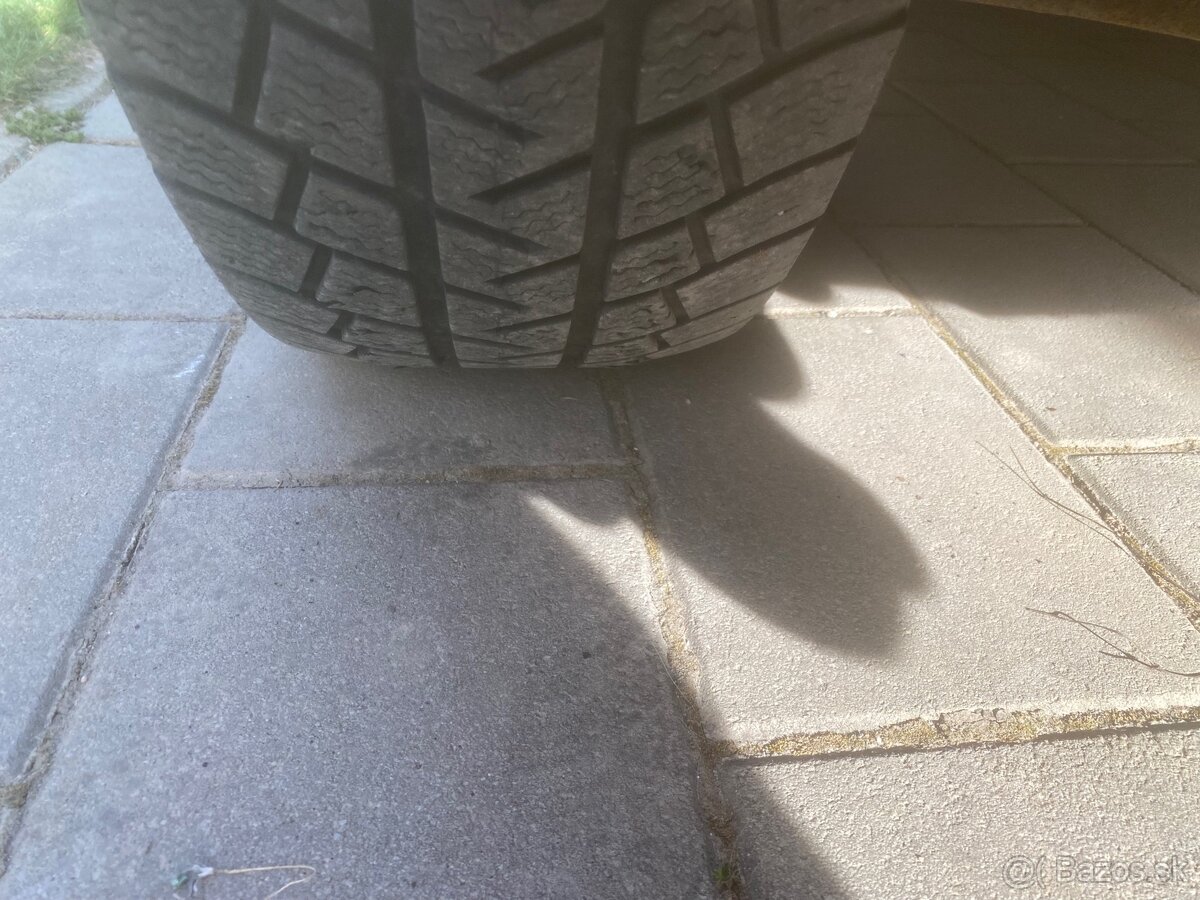 Michelin 245/70/16 - 2