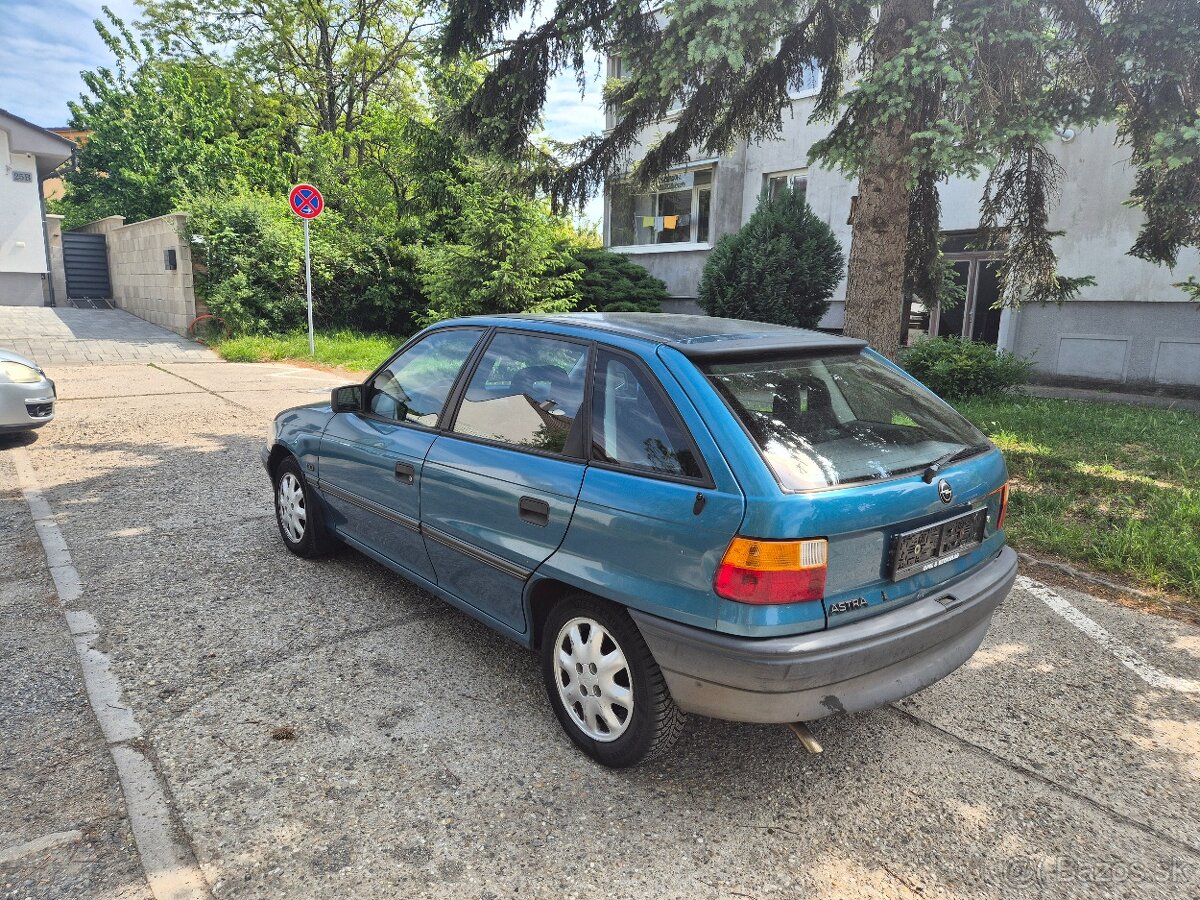Predam Opel Astra 1,6i-55kw - 2