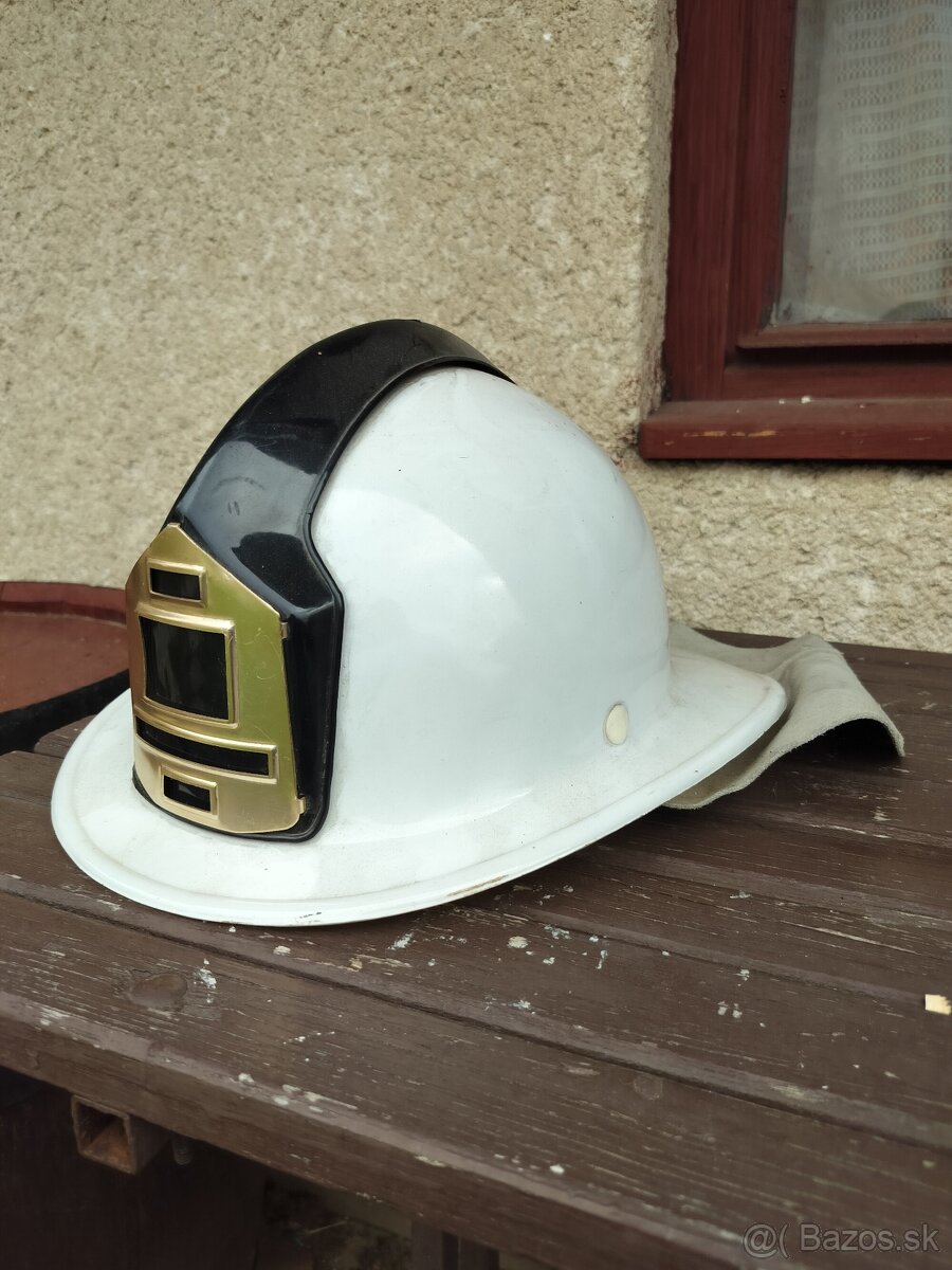 Predám zachovalú hasičskú prilbu PZ-2 - 2