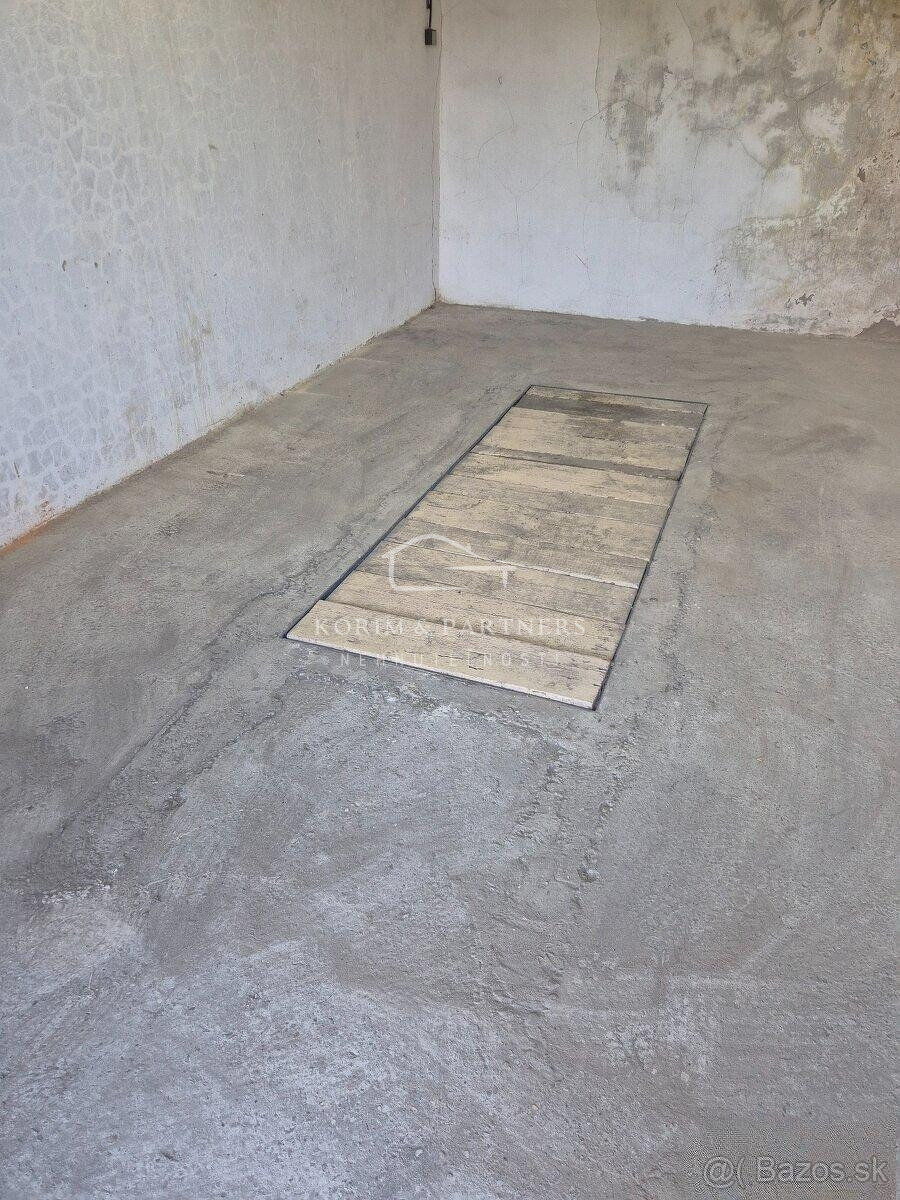 Garáž s montážnou jamou , ul. Odborárov - 2