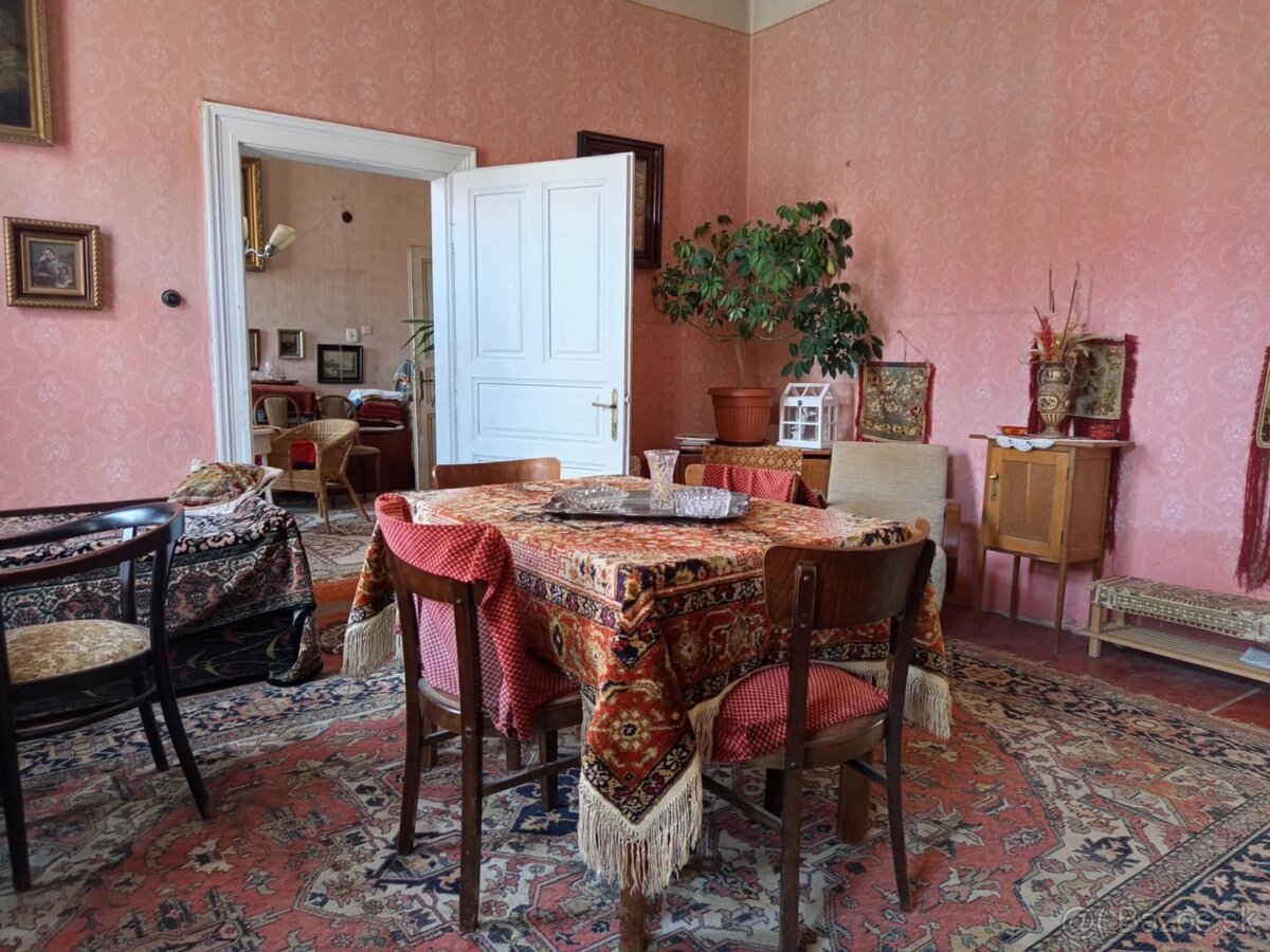 NA predaj rodinný dom v úplnom centre mesta LEvice - 2