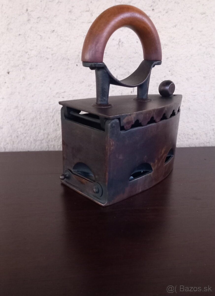 Starožitná žehlička Sphinx - 2