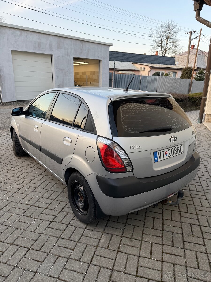 Kia Rio Sporty - 2