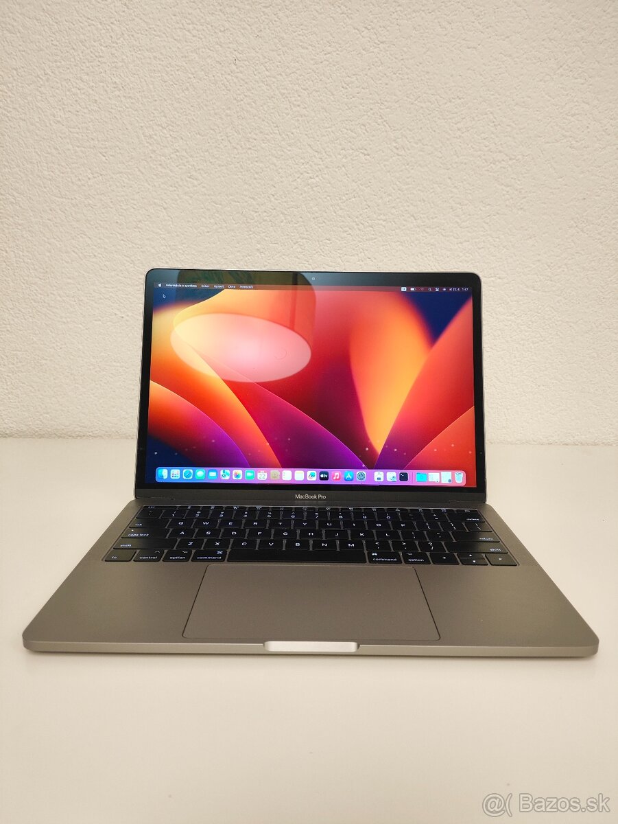 MacBook Pro 2017 | i5 • 8GB • 128GB SSD - 2