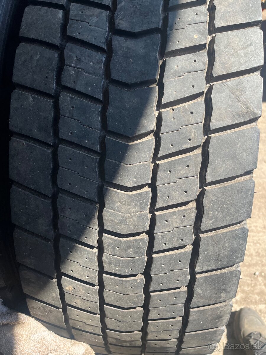 Predám 315/70R22,5 - 2