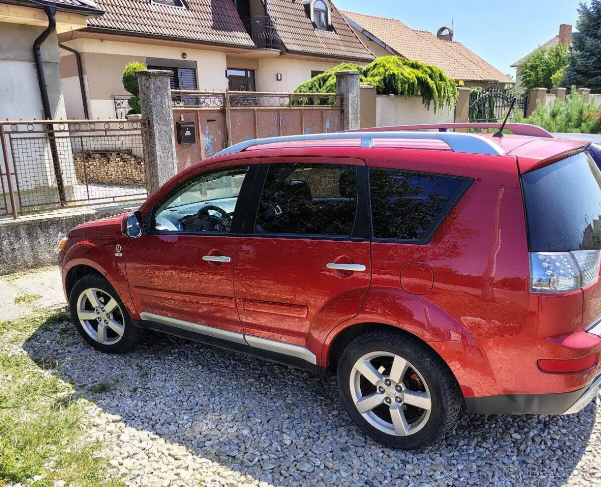 Mitsubishi Outlander - 2