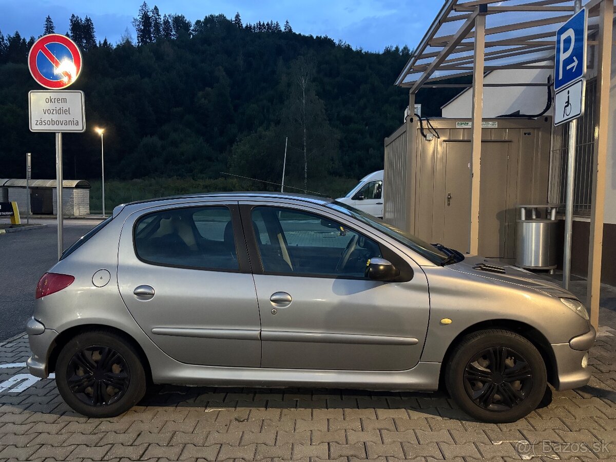 Peugeot 206 1.4 benzín - 2