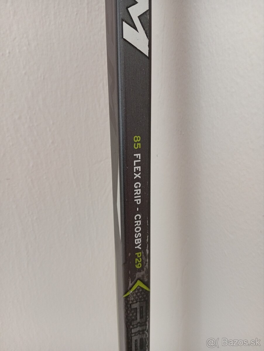 Kompozitna hokejka CCM ribcore 63k - 2