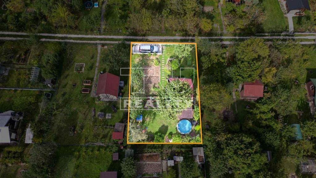 Záhrada s malebnou, zateplenou chatkou – Kalvária,... - 2