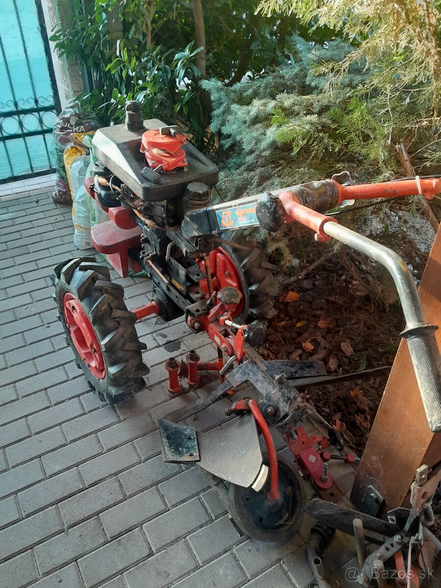 VARI traktor s príslušenstvom - 2