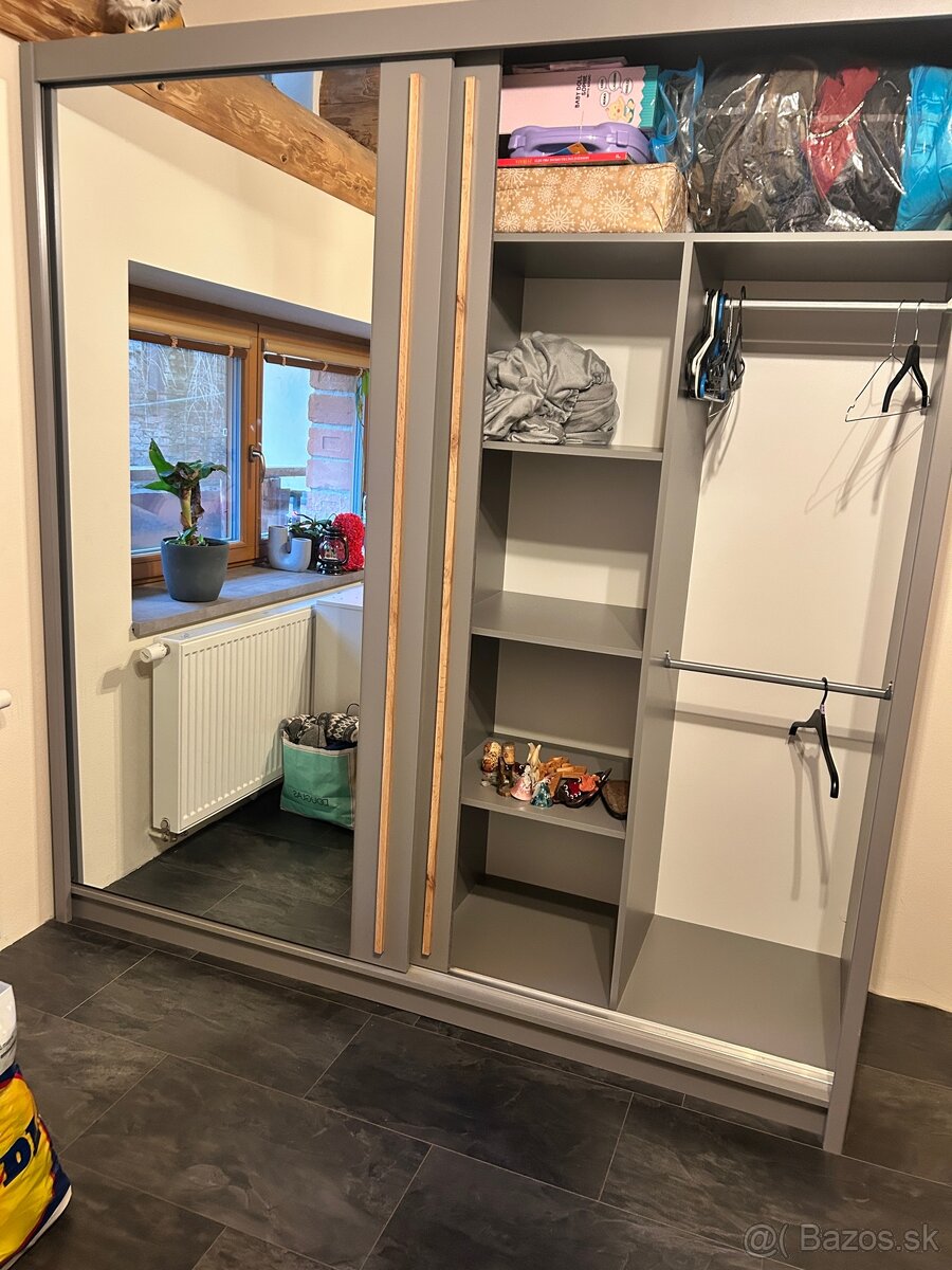 Šatníková skriňa 1 rok použivaná - 2