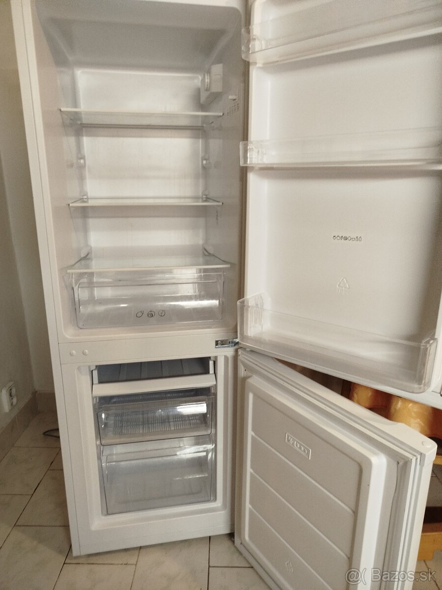 Chladnička s mrazničkou - 2