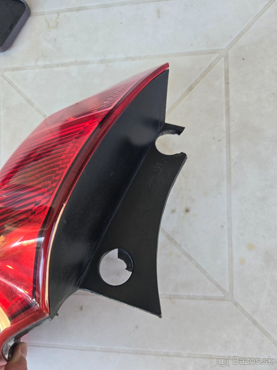 Predám pravé zadné svetlo - 2