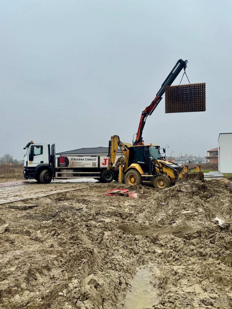 Strojník na traktorbager - 2