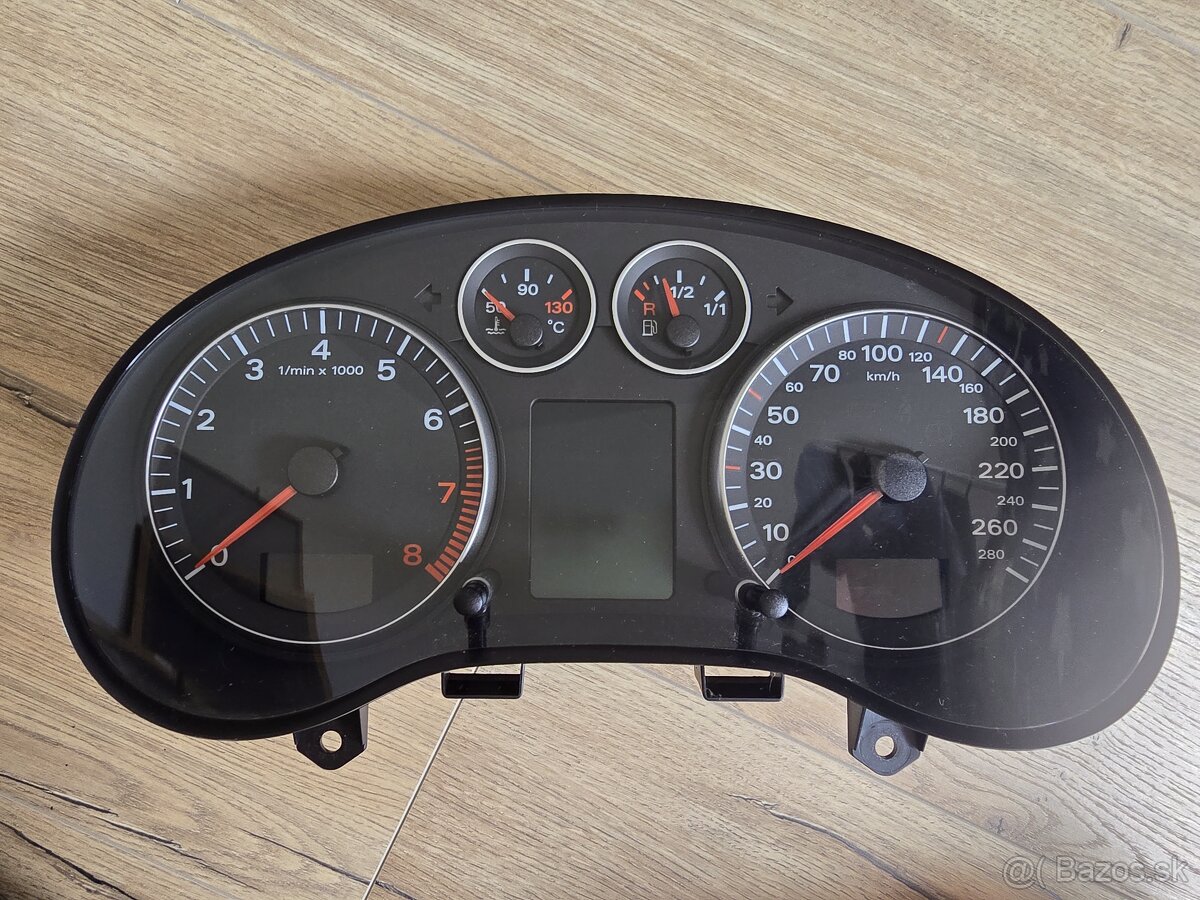 Nefunkčné budíky Audi A3 8P maxidot, benzín - 2
