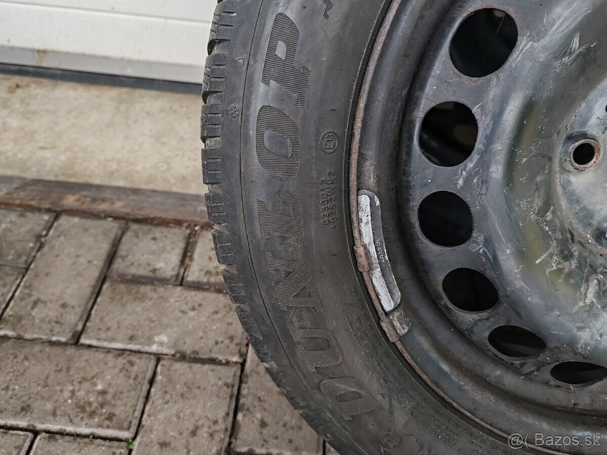 Prodám disky i s pneu 215/55/17 zimní - 2