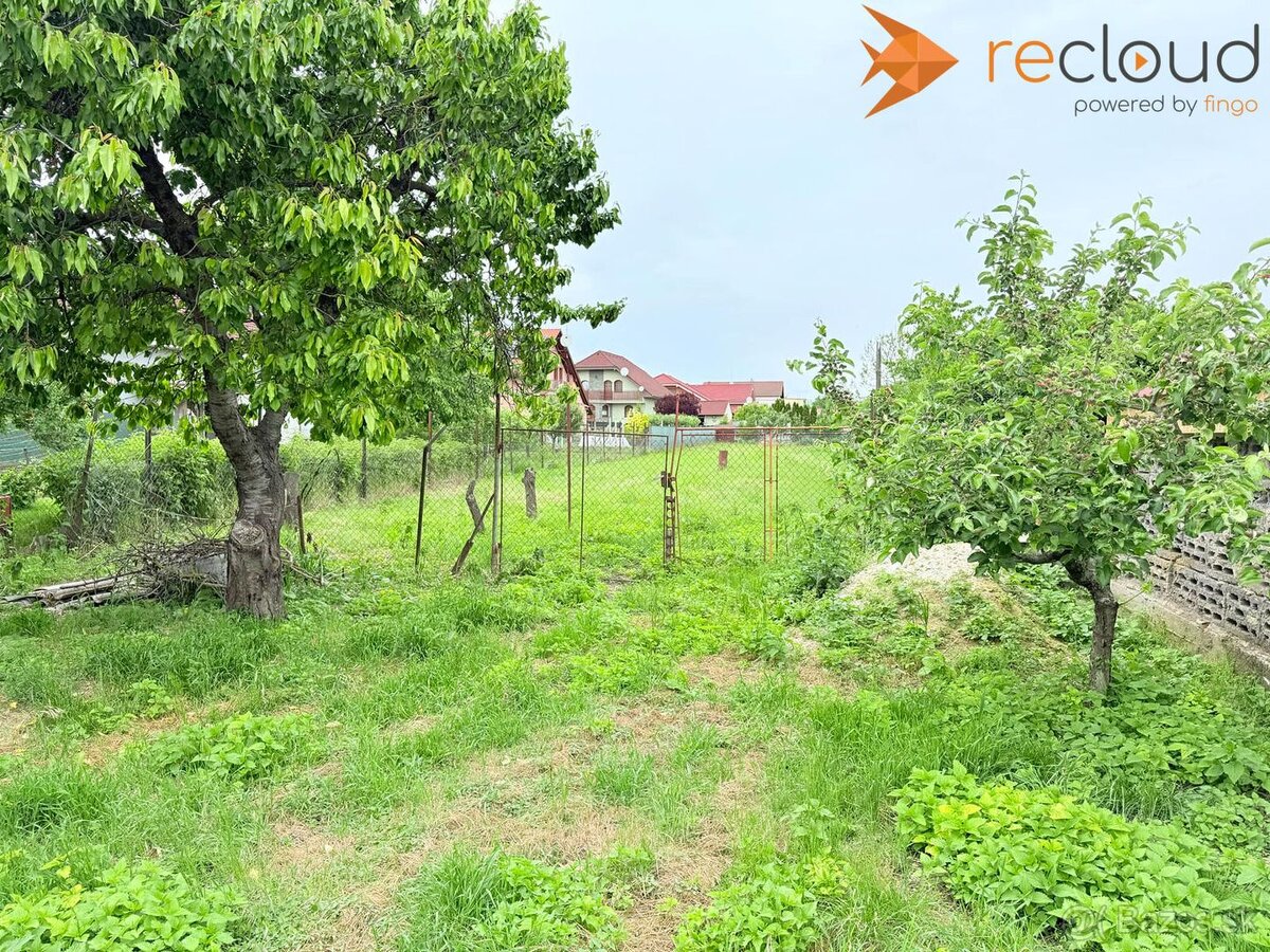 EXKLUZÍVNE NA PREDAJ – SLNEČNÝ STAVEBNÝ POZEMOK S RODINNÝM D - 2