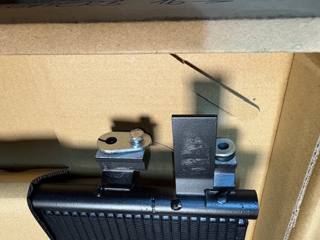 Predám NOVÝ chladič klímy/AC Superb 2,0TDI, 110kw - 2