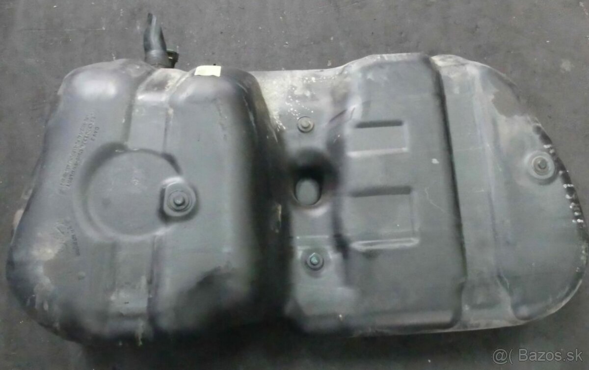 Predám nadrz honda crv 2012 - 2