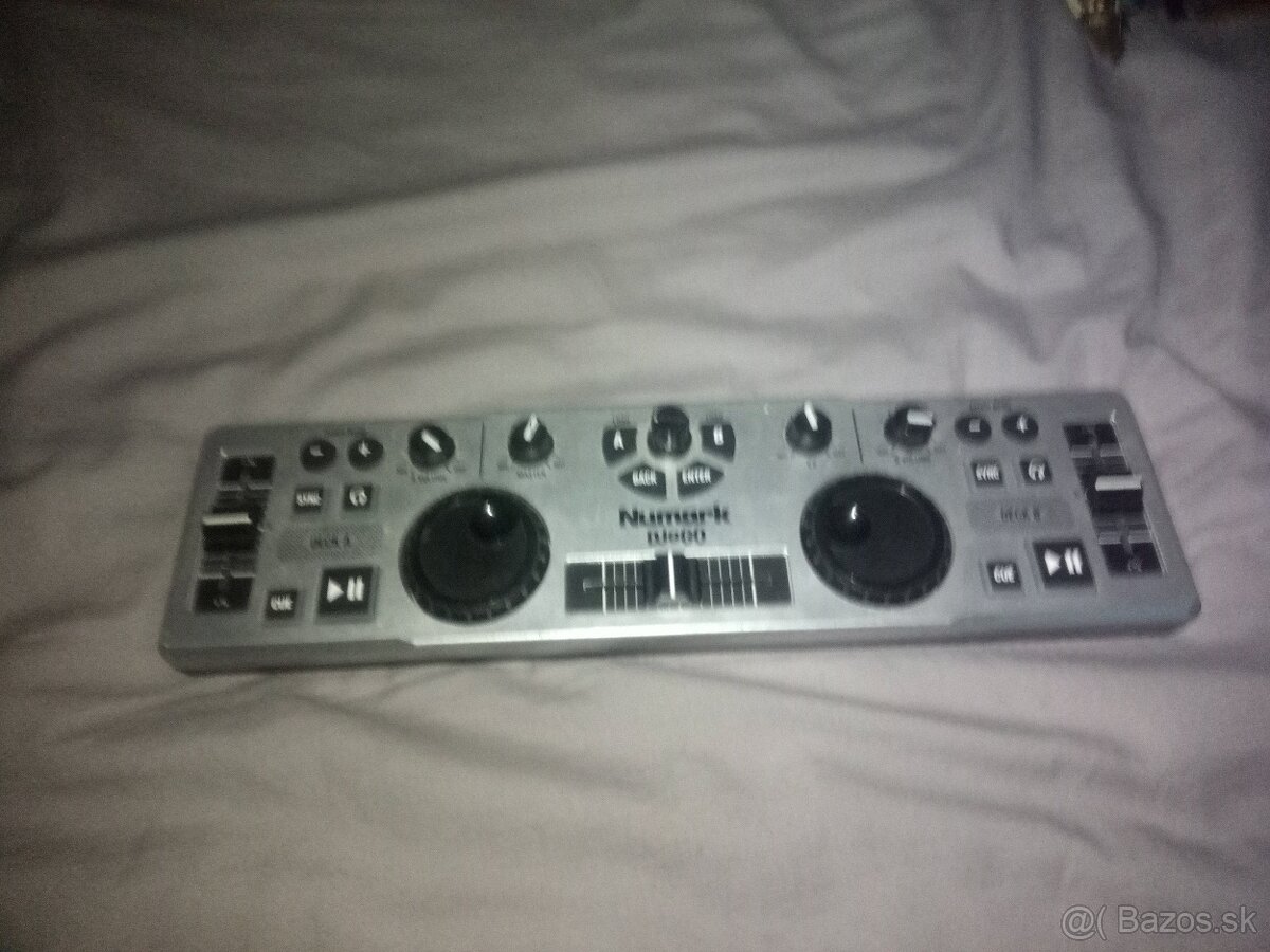 Predám konzolu numark dj2go - 2