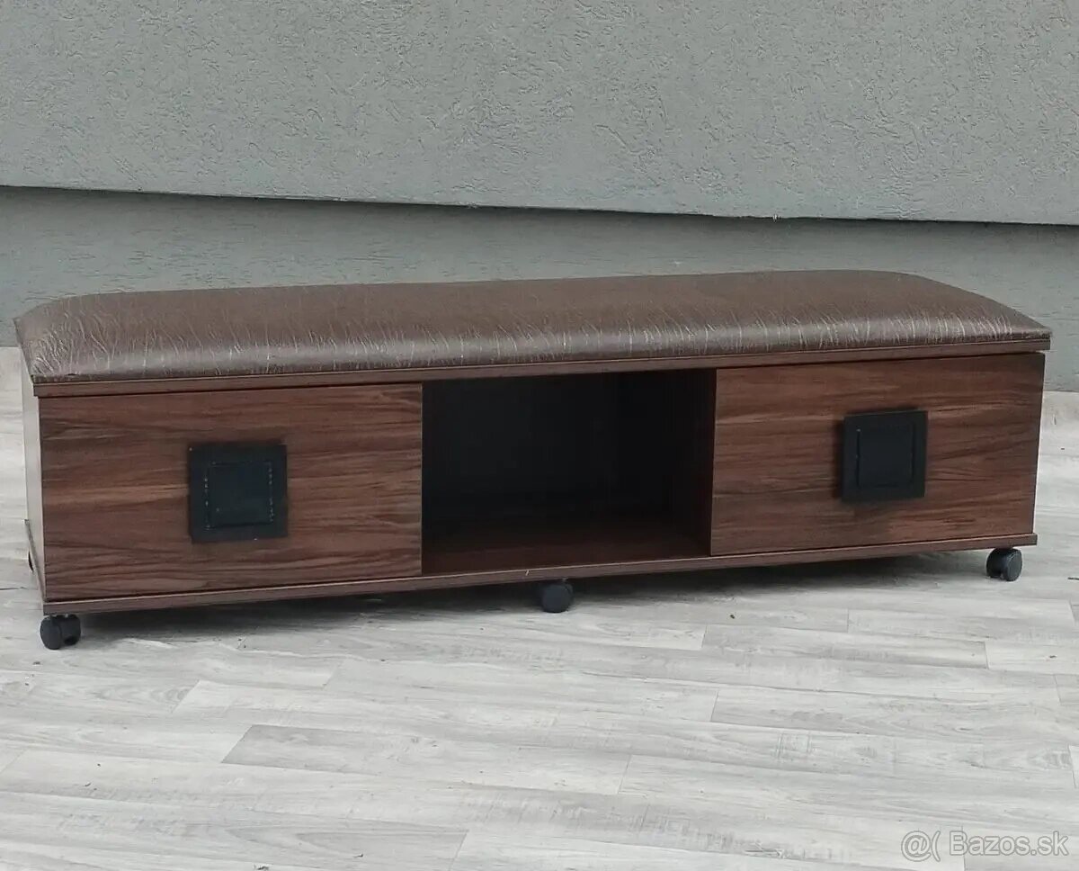 Otoman s 2 zásuvkami . - 2