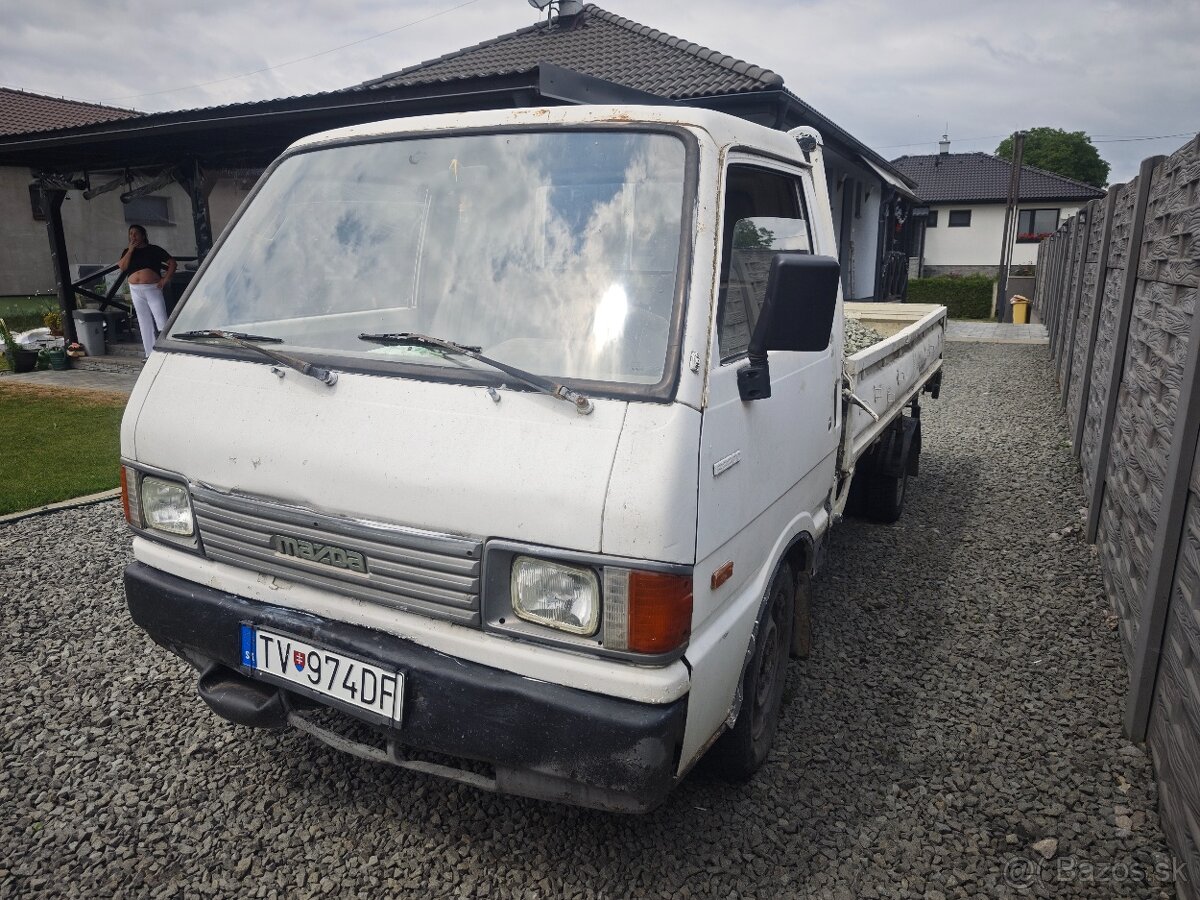 Mazda e2200 Valník - 2