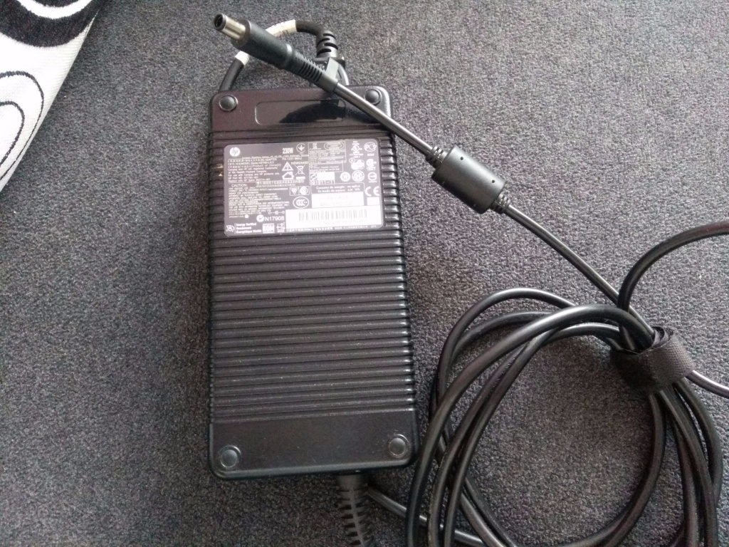 predam originálnu nabijacku pre notebooky HP 120W - 2