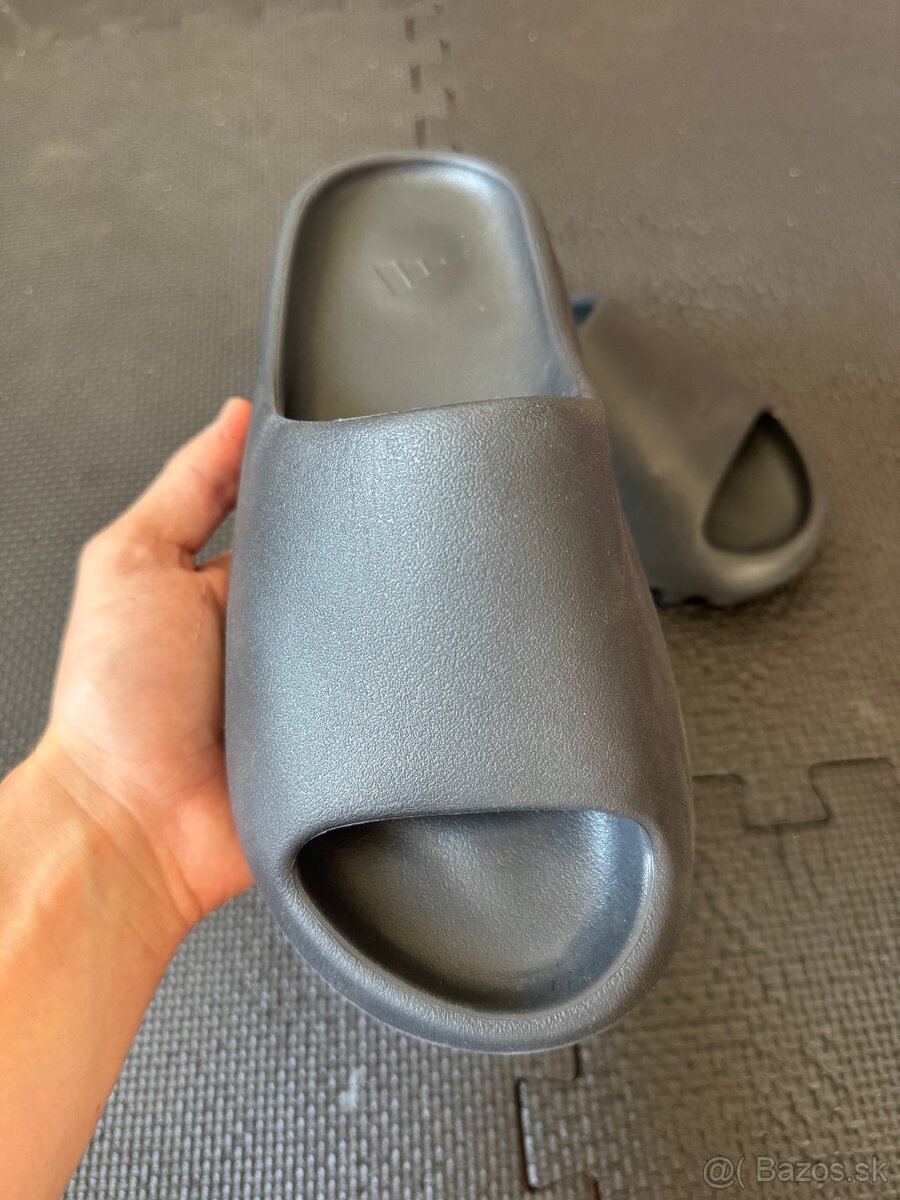 Adidas Yeezy Slide Cierna - 2