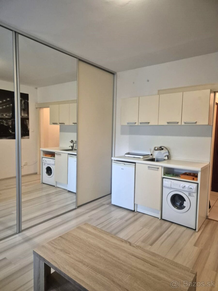 PREDAJ - Kompletne prerobená garsónka na VII. sídlisku v KN - 2