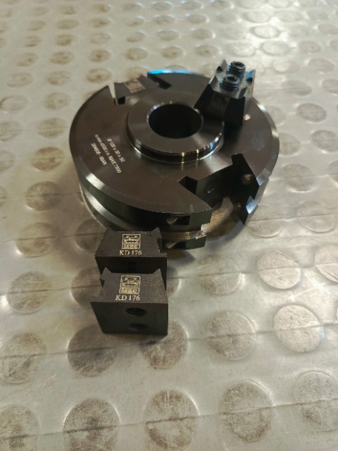 Predám univerzálnu frézovaciu Flury hlavu - 2