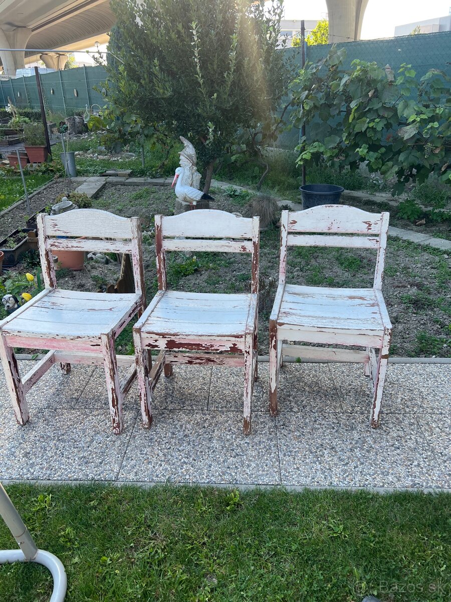 Stare drevene masivne pevne stolicky - 2