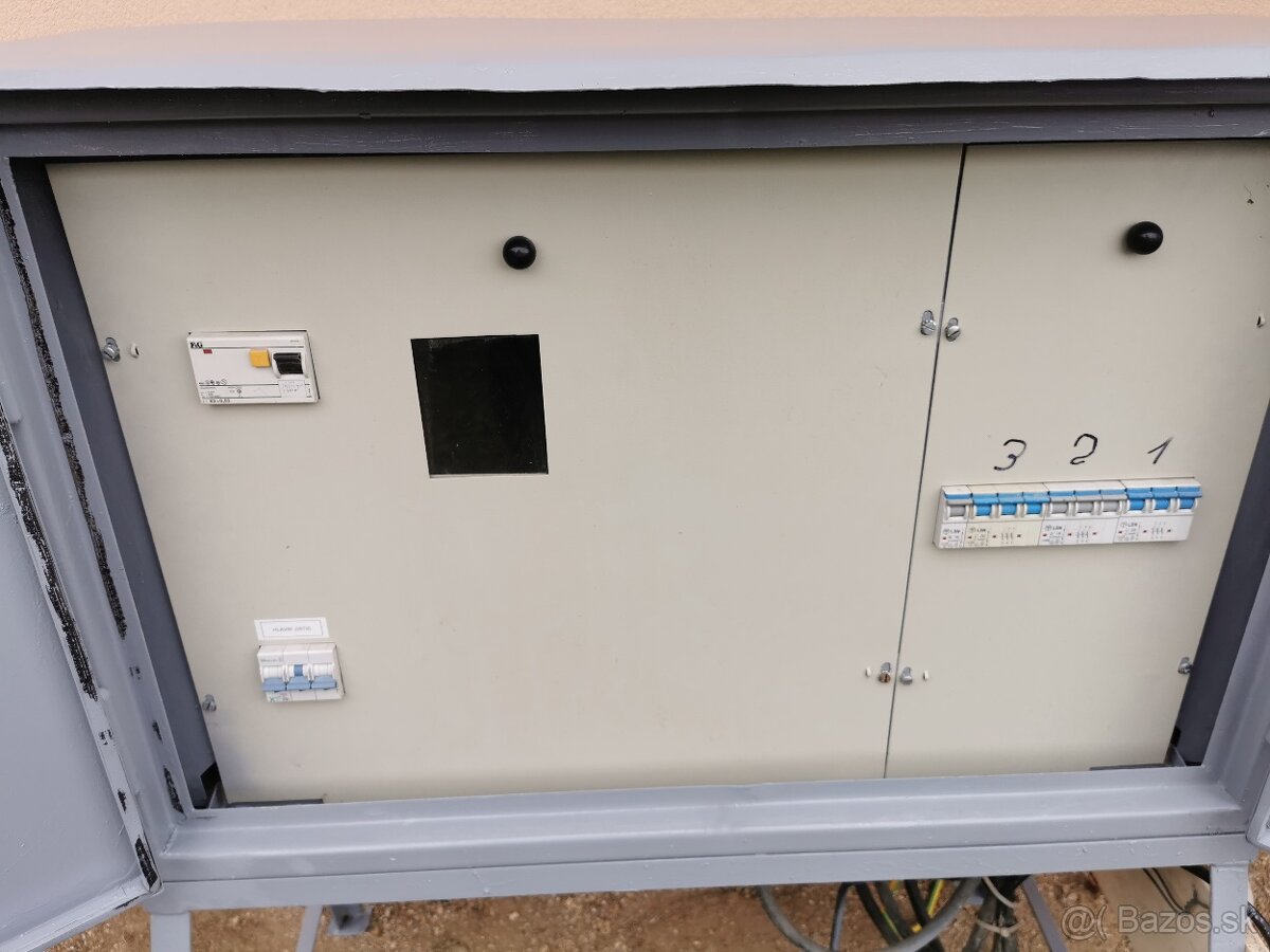 Predám rozvodnú skriňu - 2