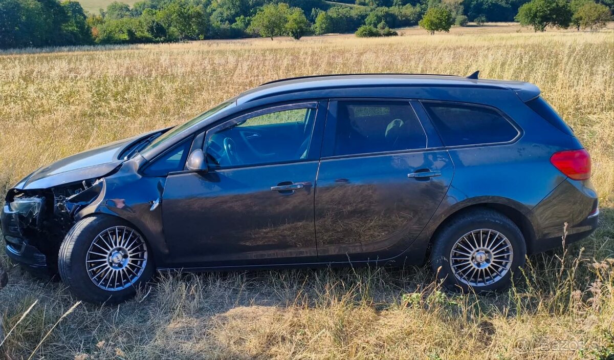 Opel Astra J rozpredam - 2