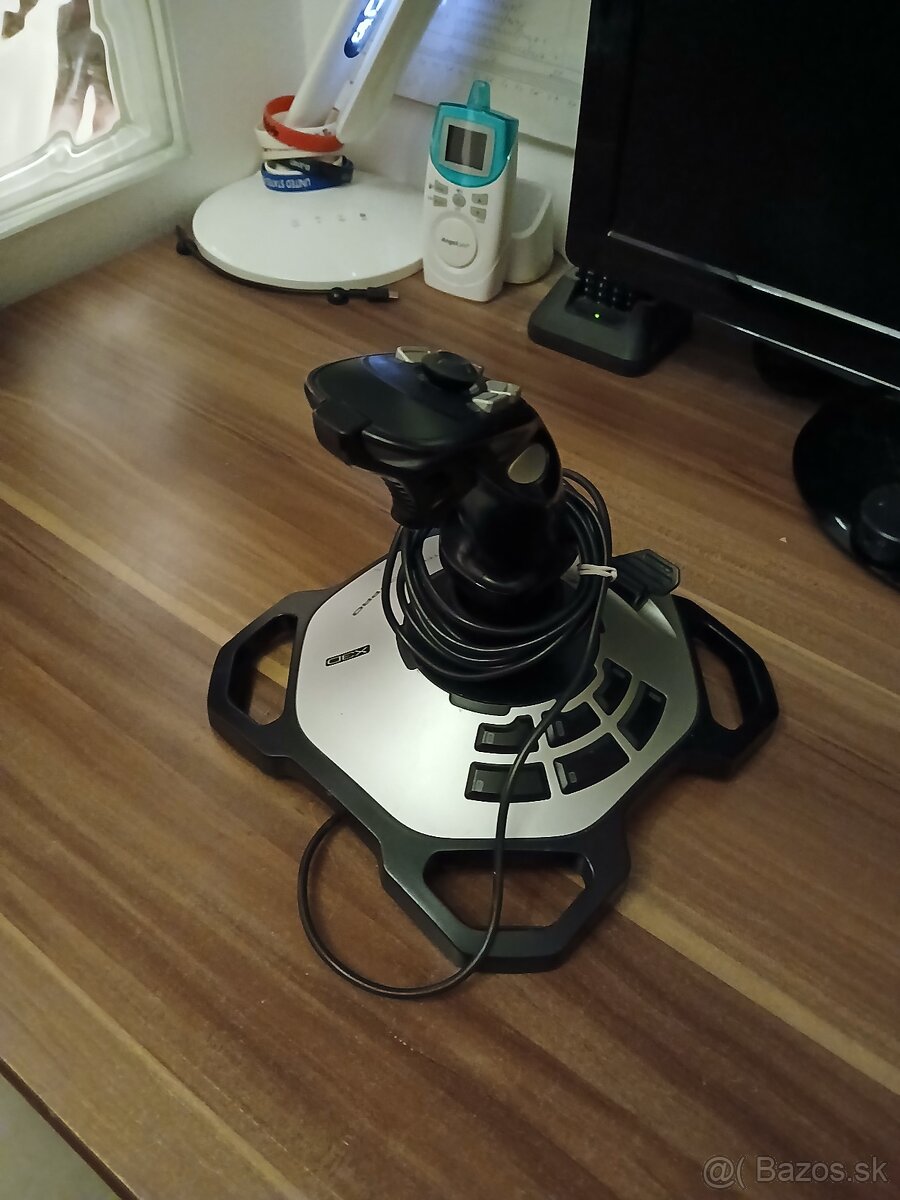 Logitech Extreme 3D Pro joystick - 2