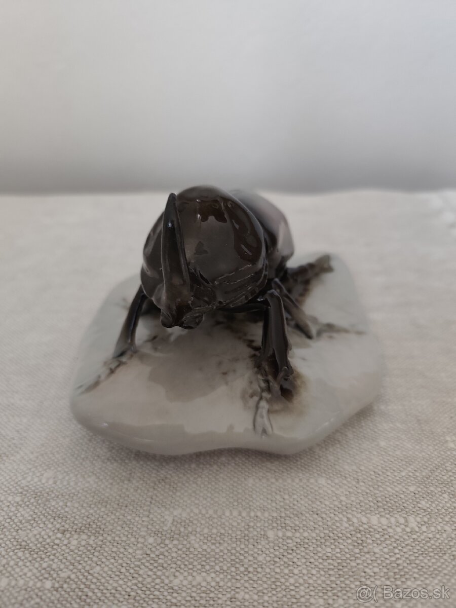 Royal dux chrobák porcelánová soška - 2