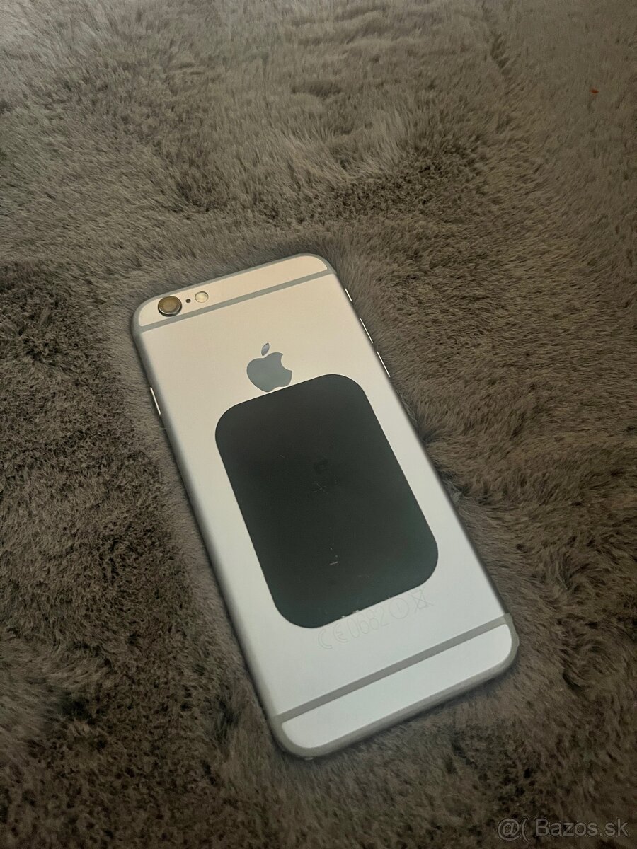 Predam Iphone S na suciastky - 2