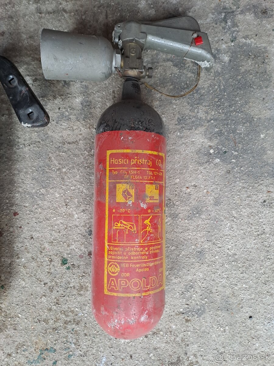 Staré hasiace prístroje CO2 - 2