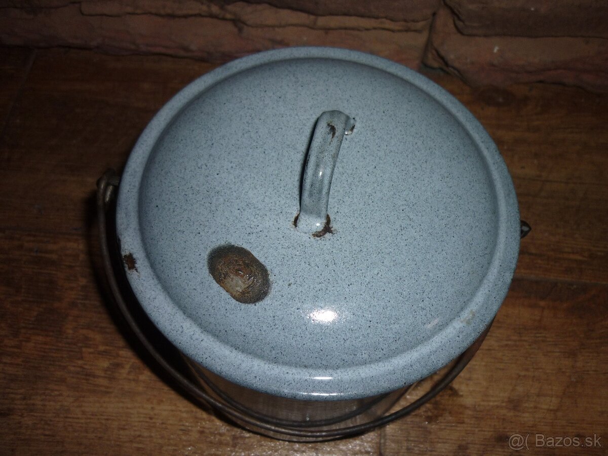 Smaltovaný hrniec - 2