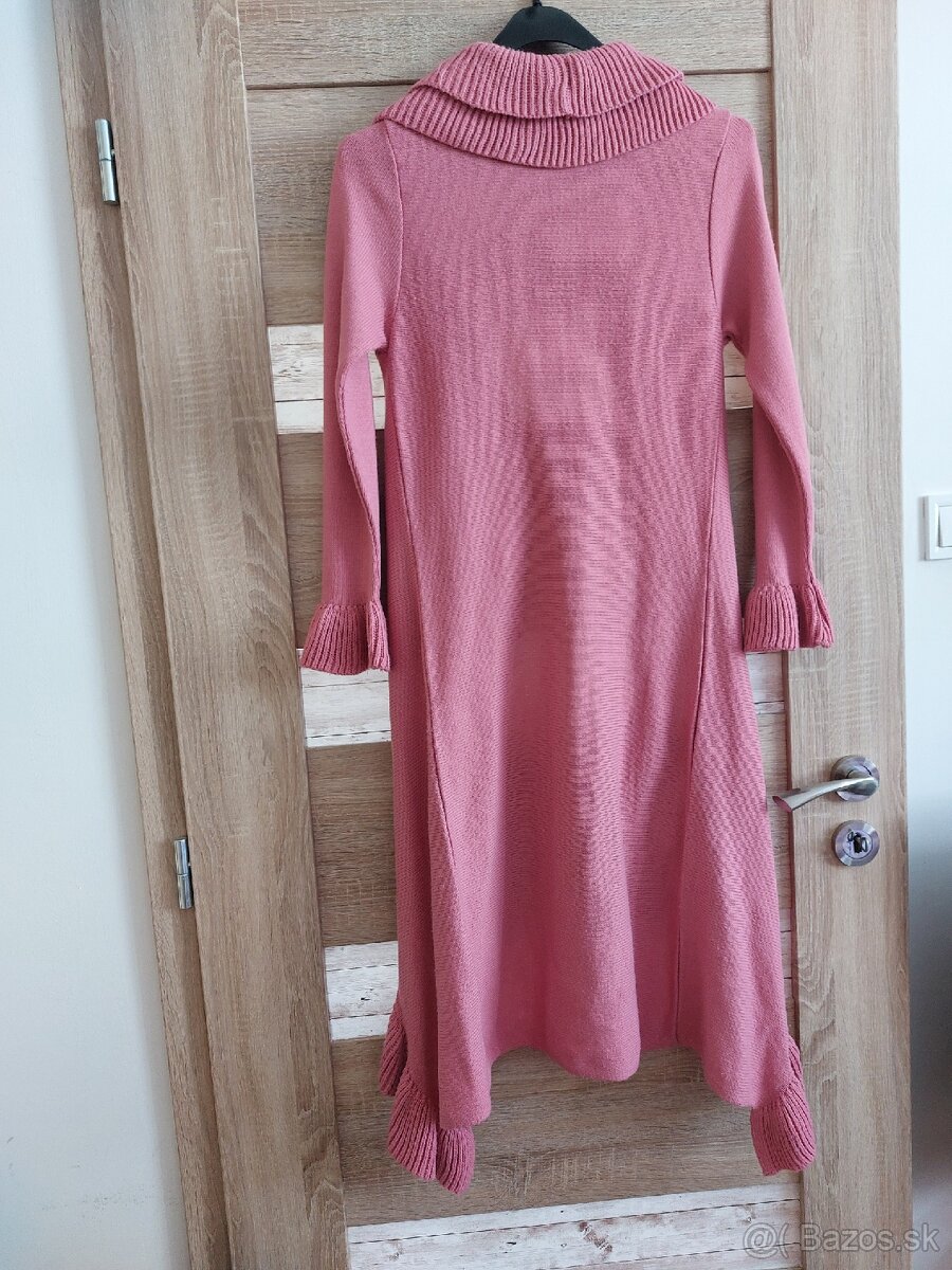 Dlhý ružový sveter s volánom - 2