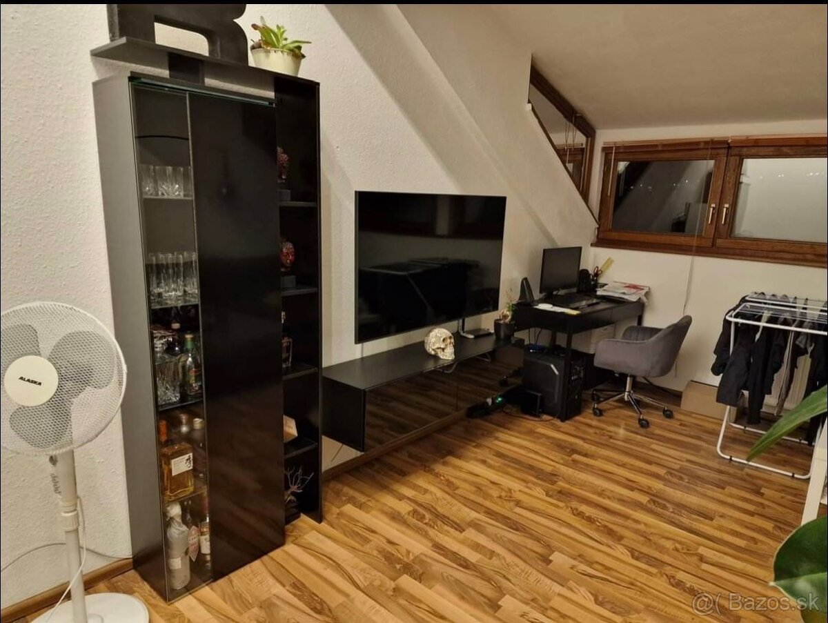 Vitrína a lowboard - 2