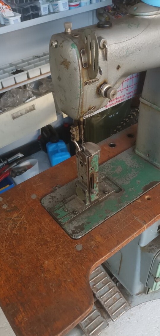 Obuvnícky šijací stroj - 2