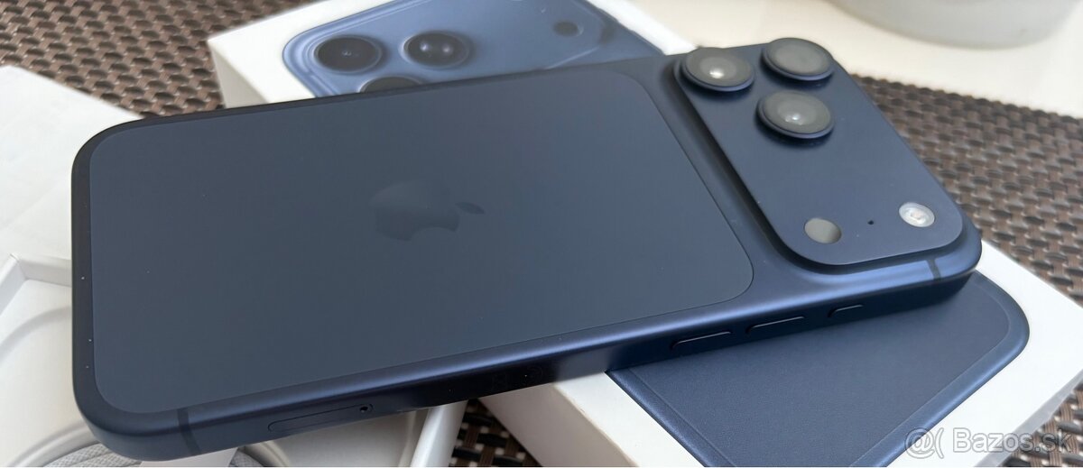 Apple iPhone 17 Pro Max 256GB Deep Blue - 2