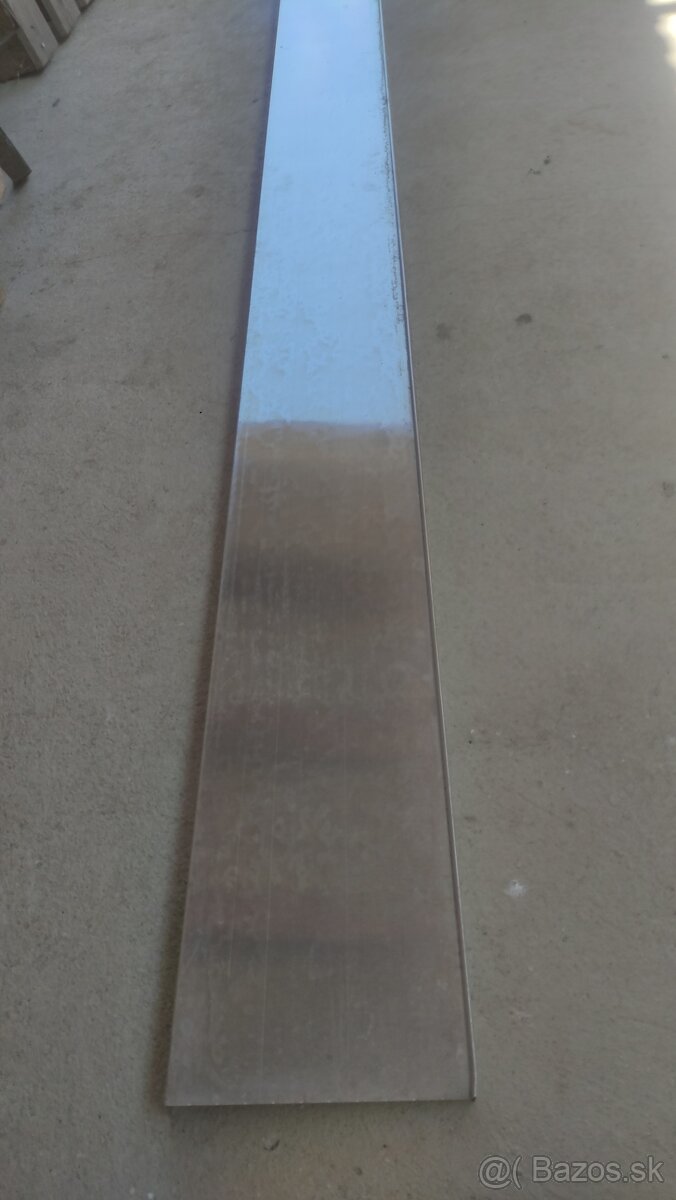 Profil soklový zakladací z Al 220/1,0mm 2,5m - 2