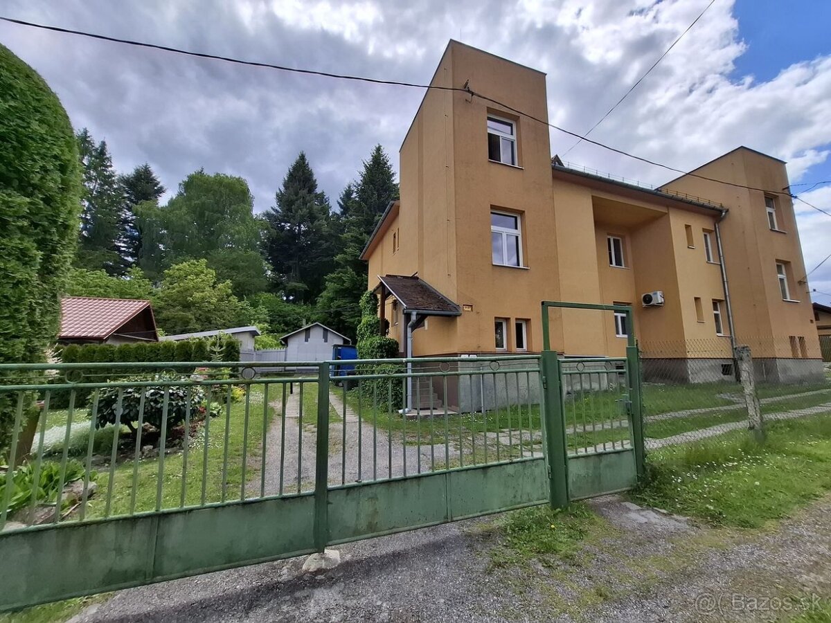 NA PREDAJ - byt s atmosférou rodinného domu, Handlová - 2