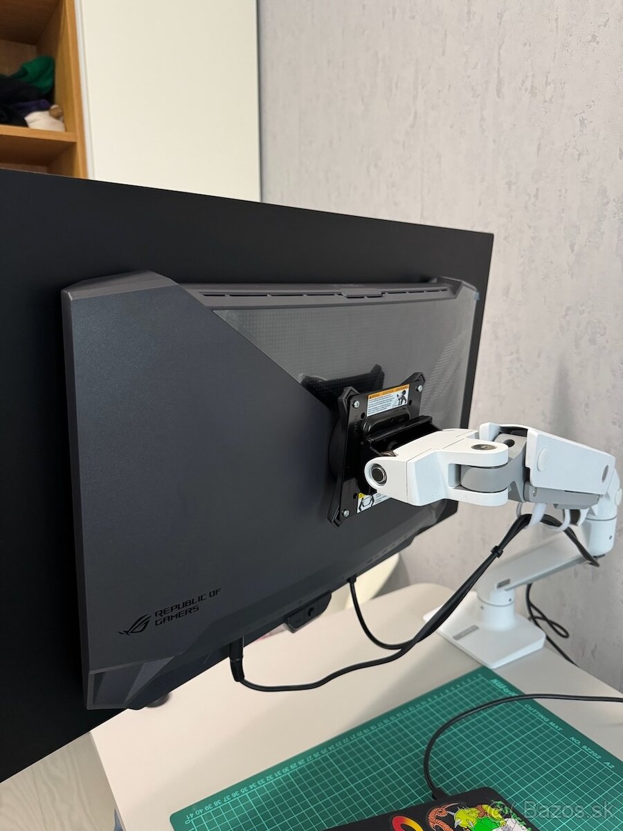 ASUS ROG Swift OLED PG32UCDM (4K, 240Hz) - Top Stav / Záruka - 2