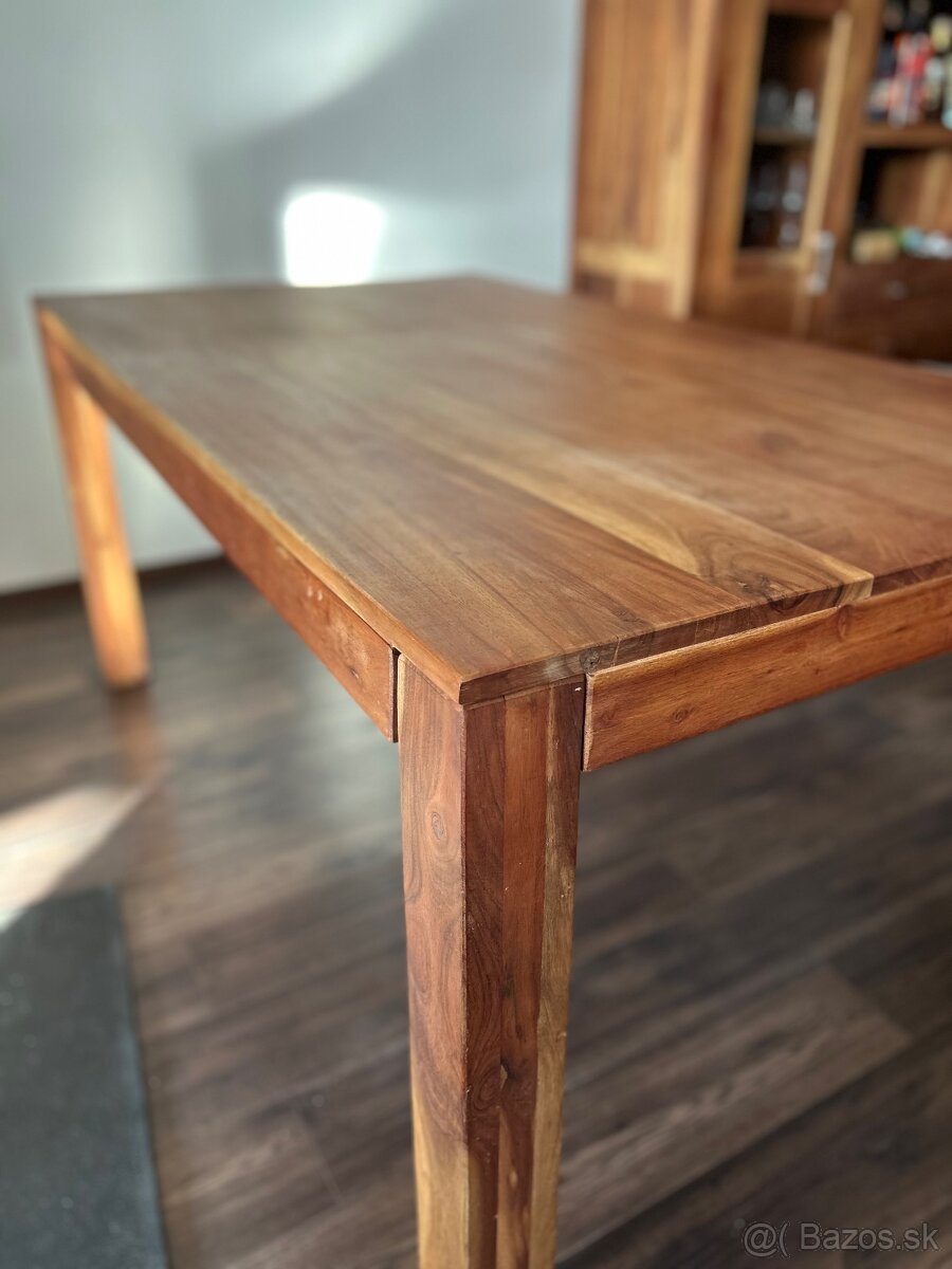 Jedálensky stôl a vitrína - 2