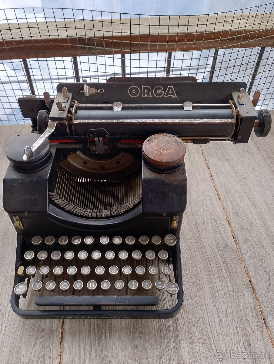 Starý písací stroj - 2