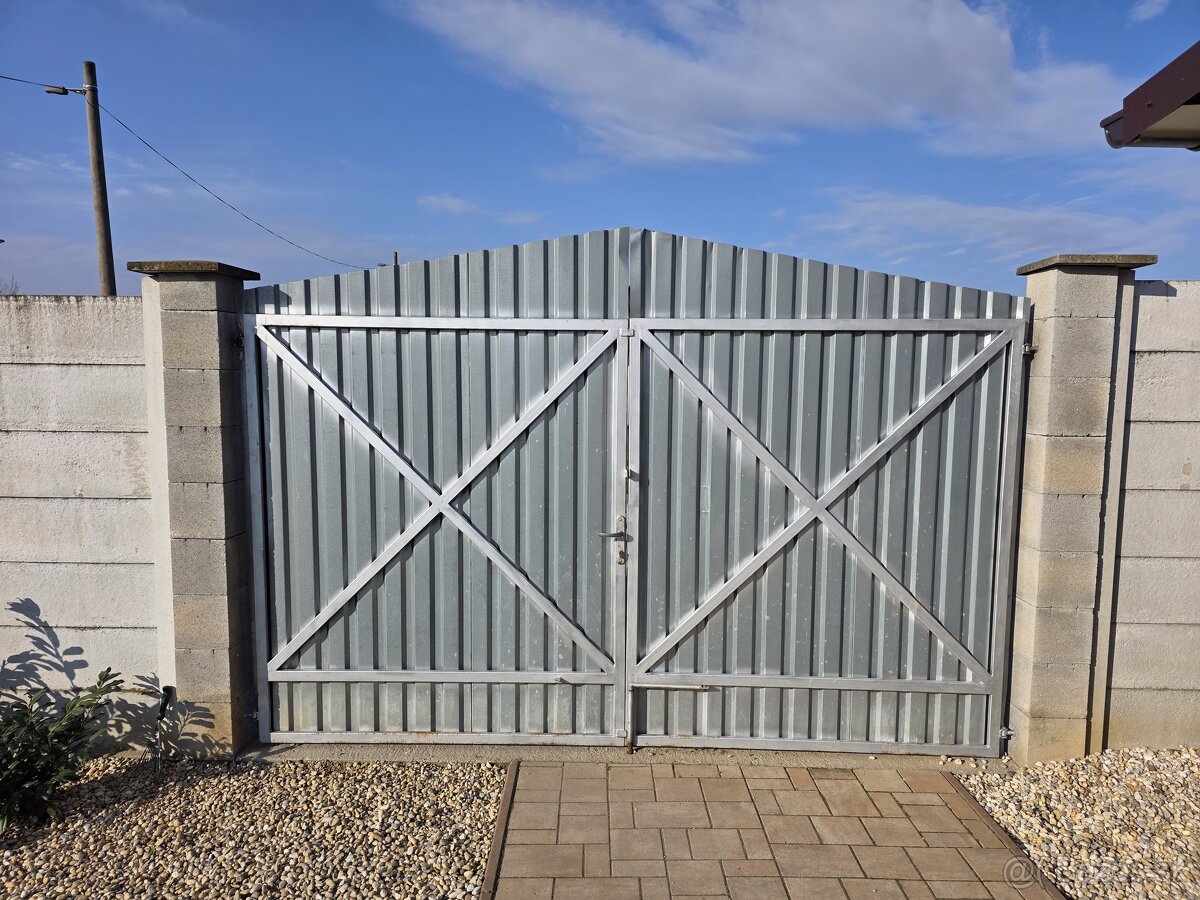 Dvojkridlova brana - 2