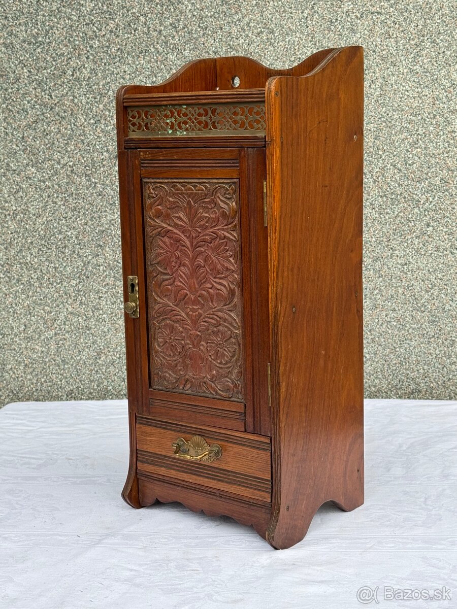 Starožitná krásná skříňka na dýmky - 2